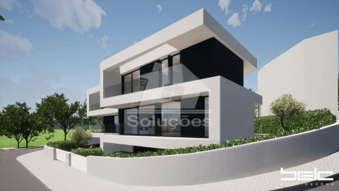 Moradia T4 para Venda em Estômbar e Parchal
