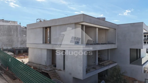 Moradia T4 para Venda em Estômbar e Parchal