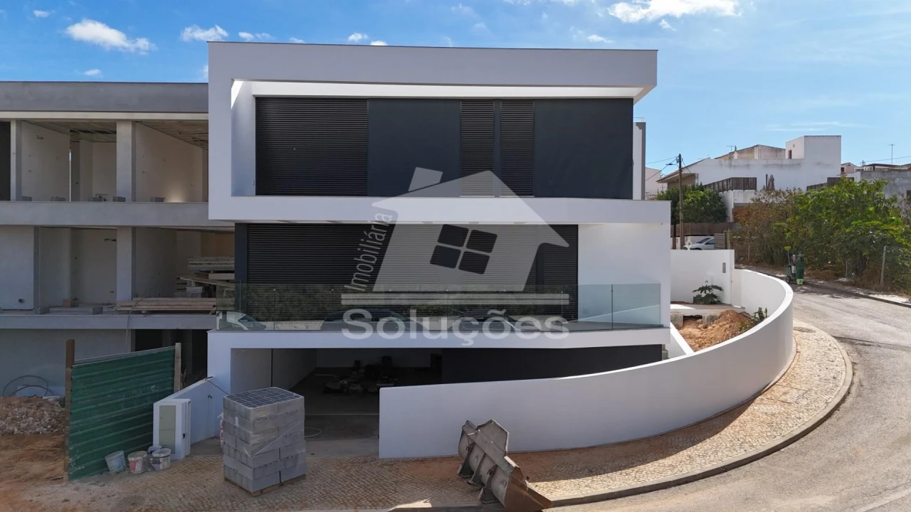 Moradia T4 para Venda em Estômbar e Parchal Foto 24