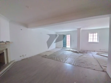 Moradia T7 para Venda em Rio de Mouro