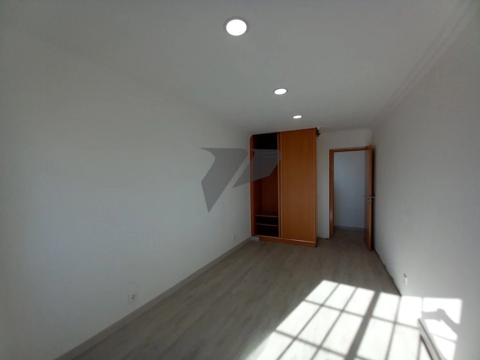 Moradia T6 para Venda em Carcavelos e Parede Foto 33