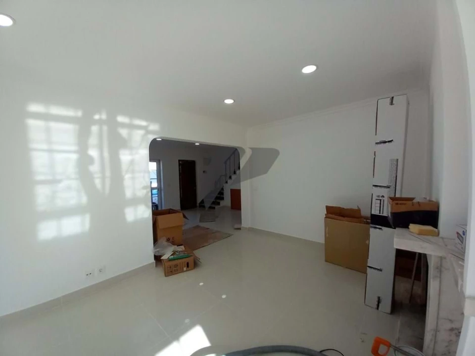 Moradia T6 para Venda em Carcavelos e Parede Foto 13