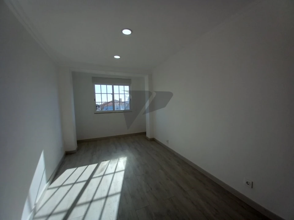 Moradia T6 para Venda em Carcavelos e Parede Foto 32