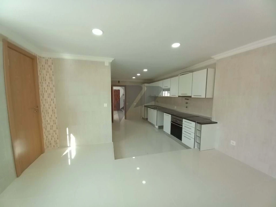 Moradia T6 para Venda em Carcavelos e Parede Foto 6