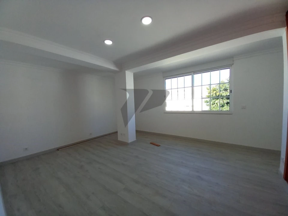 Moradia T6 para Venda em Carcavelos e Parede Foto 17