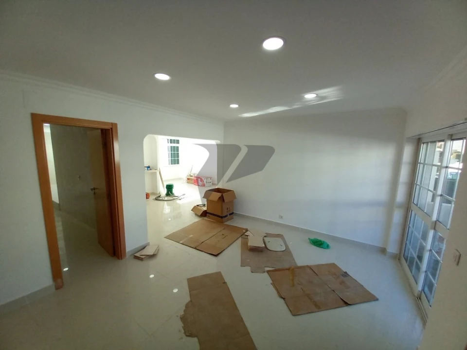 Moradia T6 para Venda em Carcavelos e Parede Foto 36