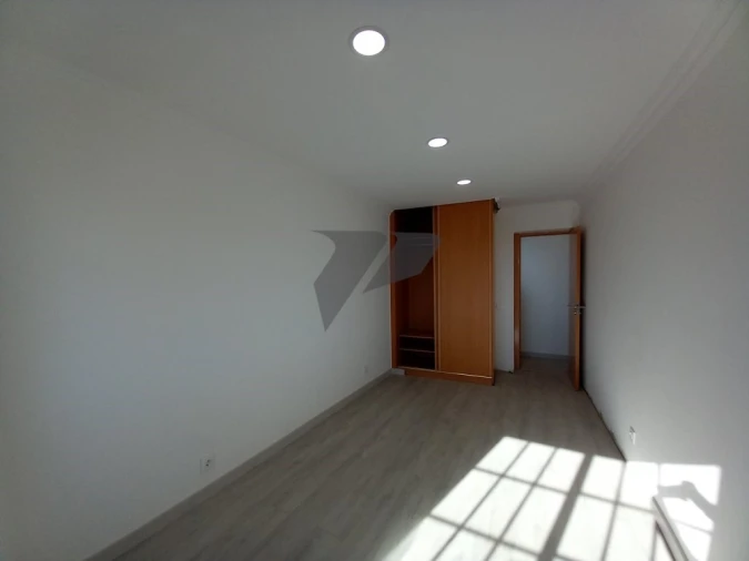 Moradia T6 para Venda em Carcavelos e Parede Foto 33