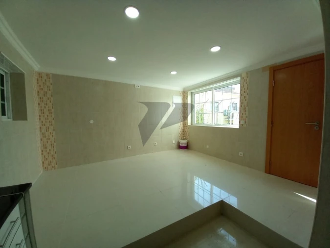 Moradia T6 para Venda em Carcavelos e Parede Foto 8