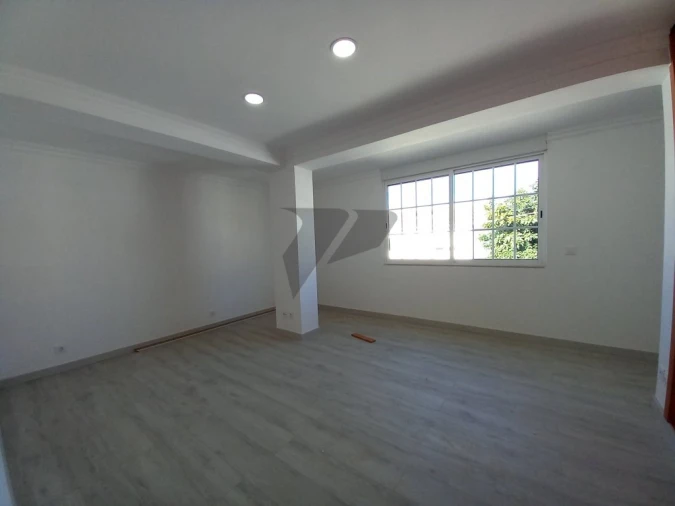 Moradia T6 para Venda em Carcavelos e Parede Foto 17