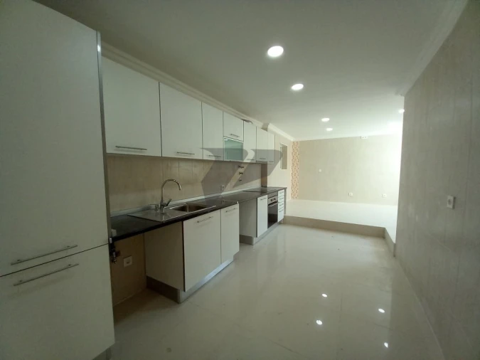 Moradia T6 para Venda em Carcavelos e Parede Foto 3