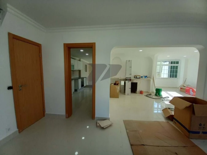 Moradia T6 para Venda em Carcavelos e Parede Foto 11