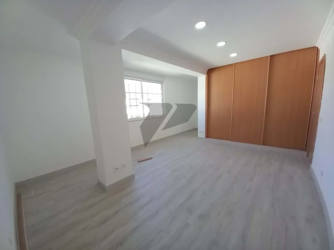 Moradia T6 para Venda em Carcavelos e Parede Foto 18