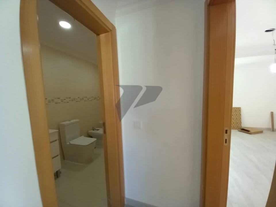 Moradia T6 para Venda em Carcavelos e Parede Foto 22