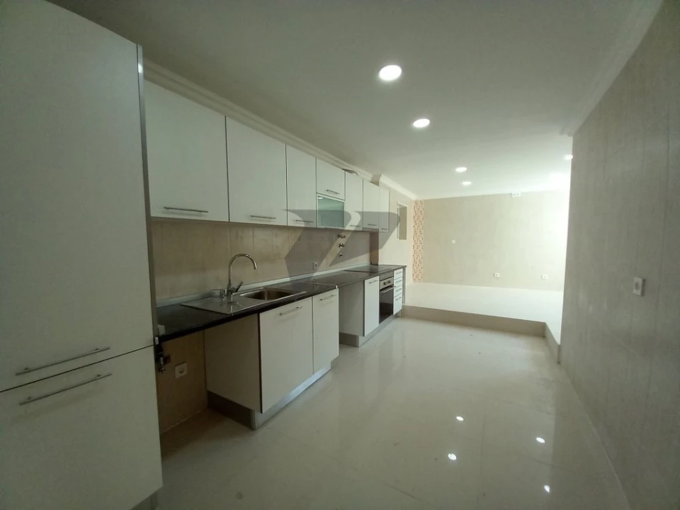 Moradia T6 para Venda em Carcavelos e Parede Foto 3