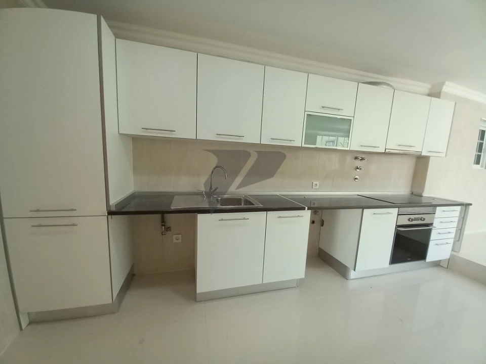 Moradia T6 para Venda em Carcavelos e Parede Foto 4