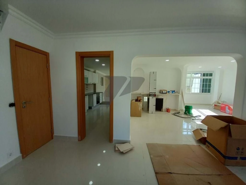 Moradia T6 para Venda em Carcavelos e Parede Foto 11