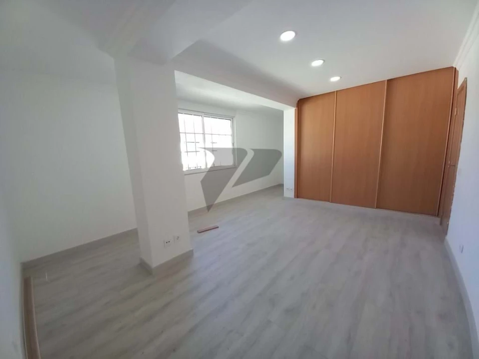 Moradia T6 para Venda em Carcavelos e Parede Foto 18