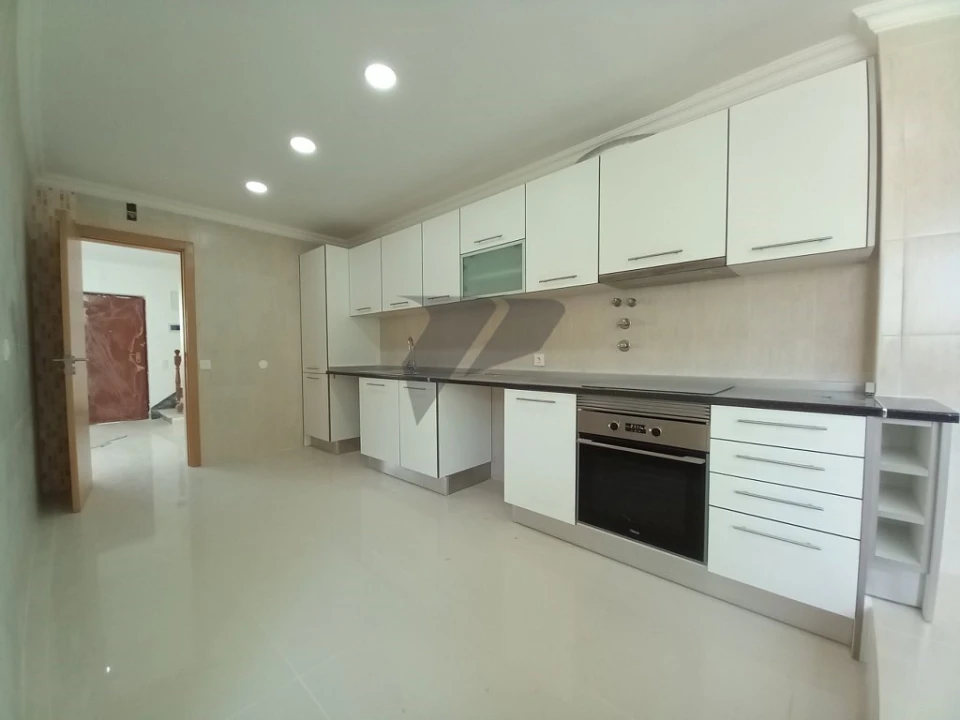 Moradia T6 para Venda em Carcavelos e Parede Foto 5