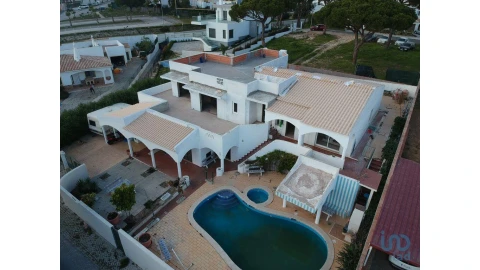 Moradia T4 para Venda em Quarteira