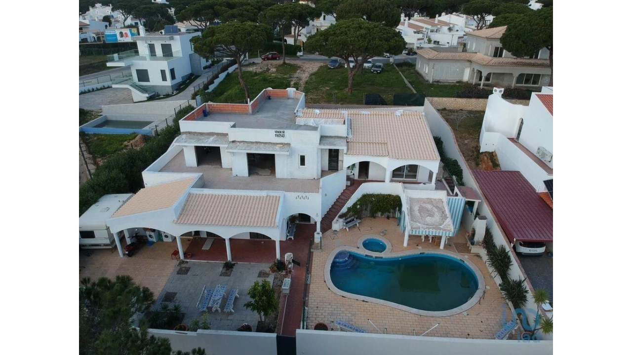 Moradia T4 para Venda em Quarteira Foto 2