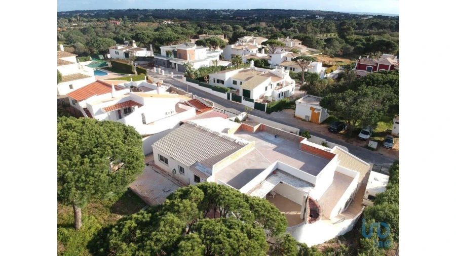 Moradia T4 para Venda em Quarteira Foto 8