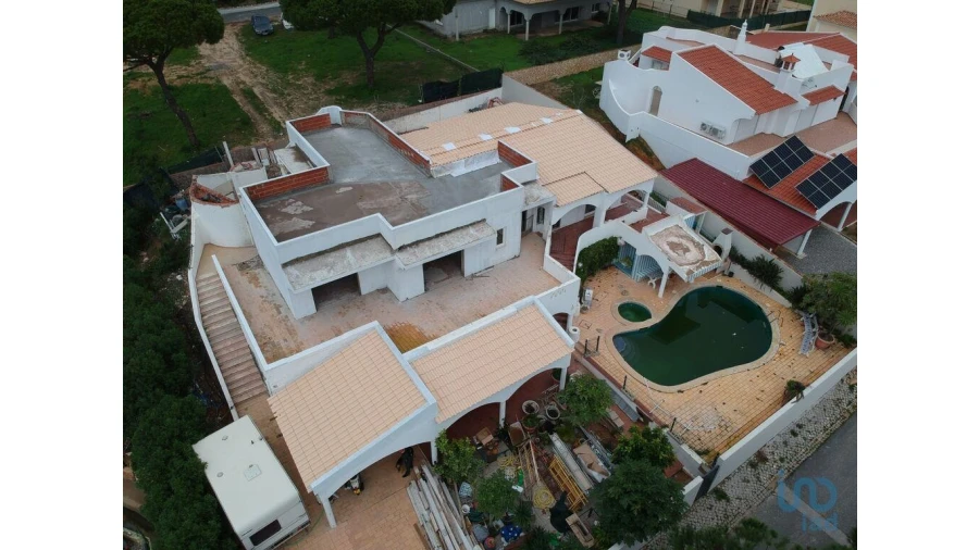 Moradia T4 para Venda em Quarteira Foto 4