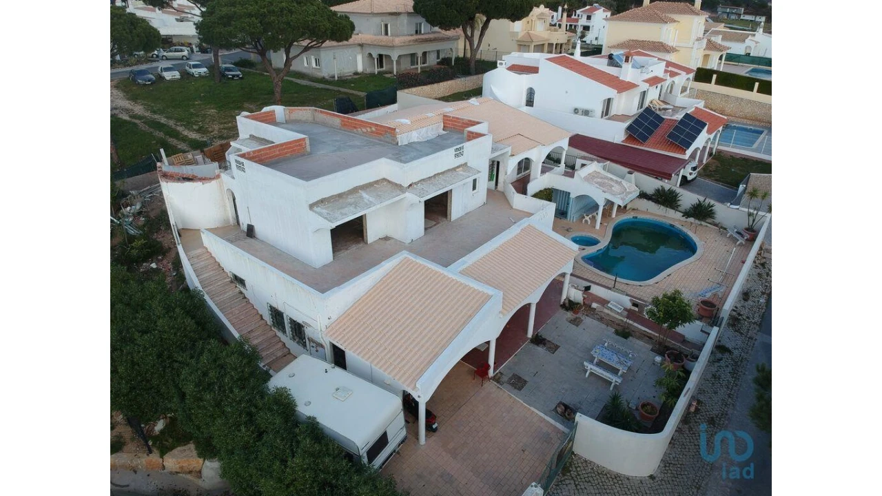 Moradia T4 para Venda em Quarteira Foto 1