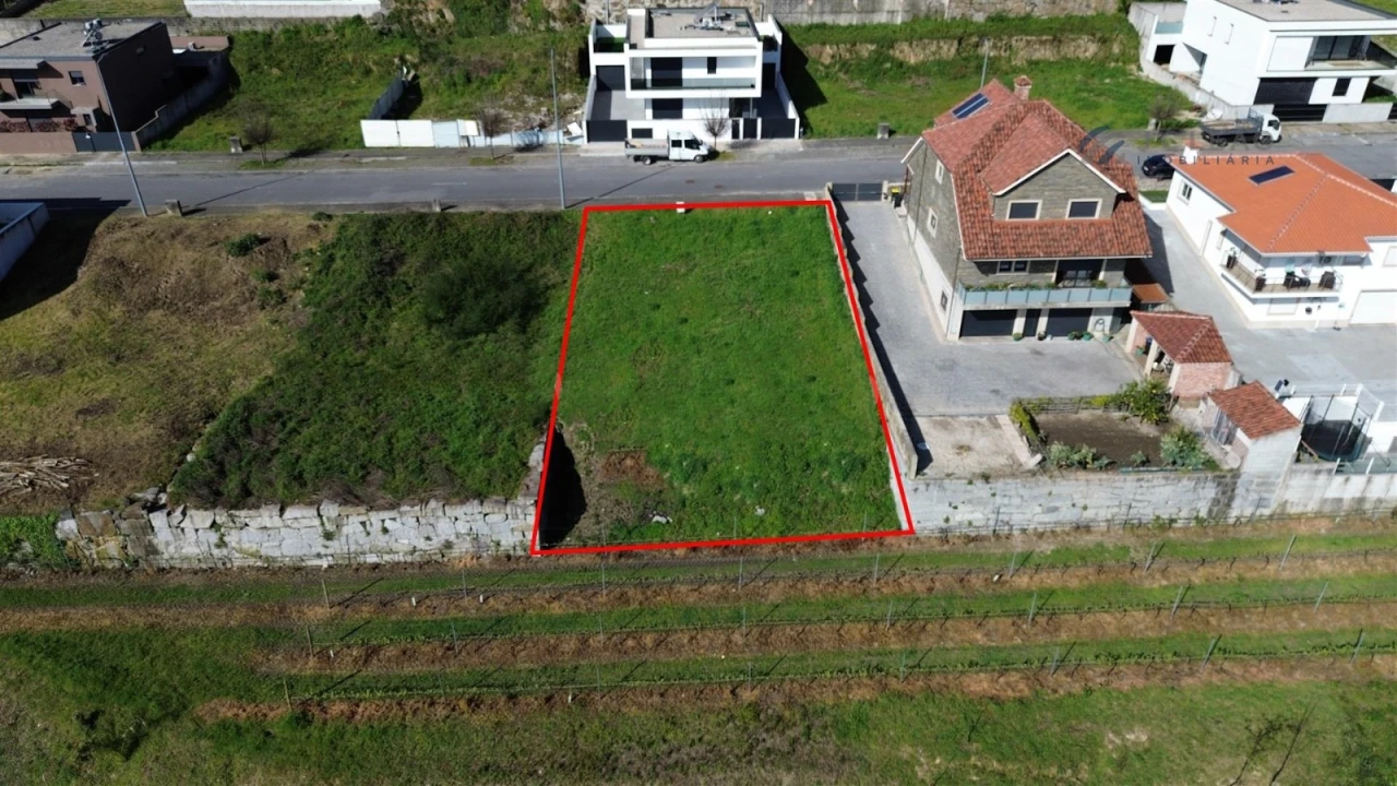 Terreno para Venda em Paredes Foto 1