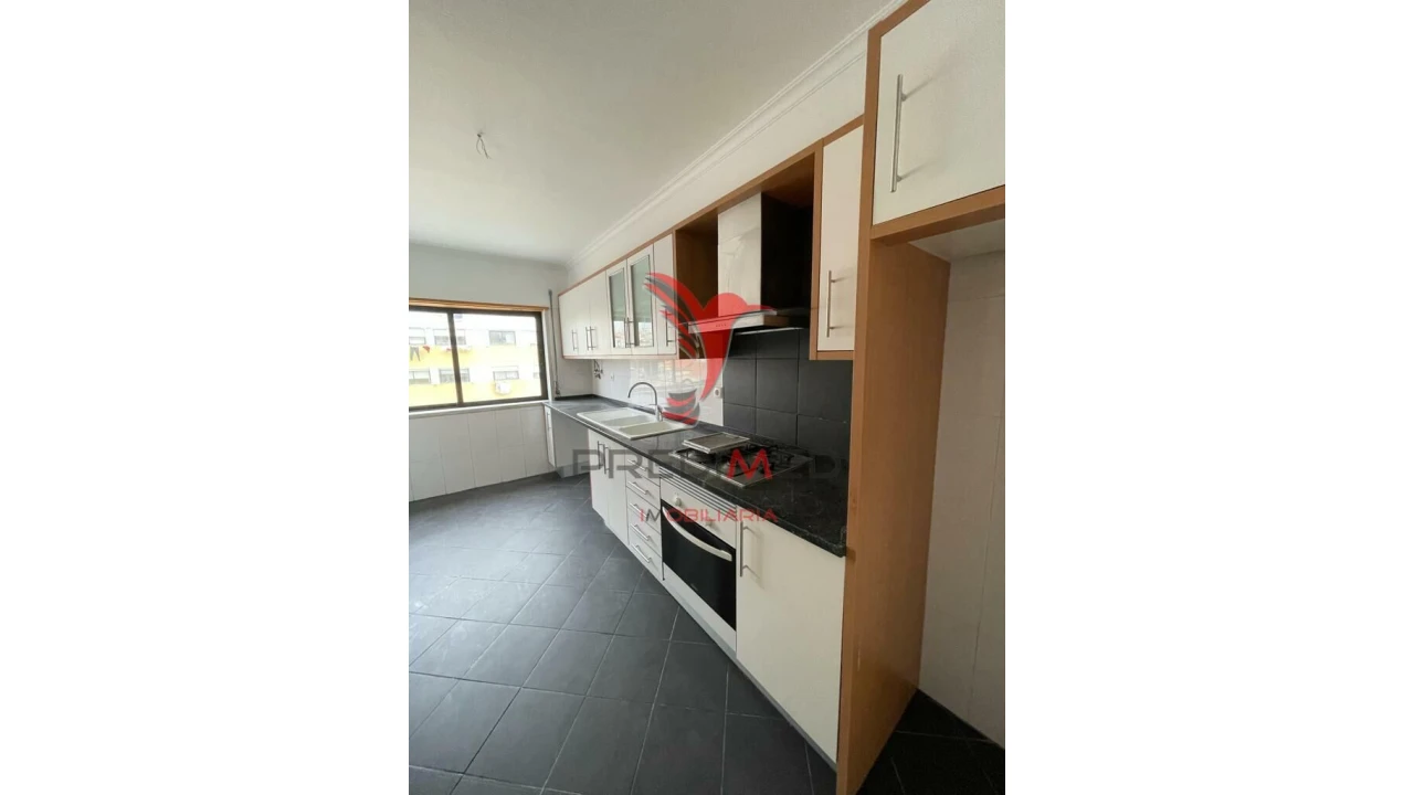 Prédio para Venda em Cacém e São Marcos Foto 8