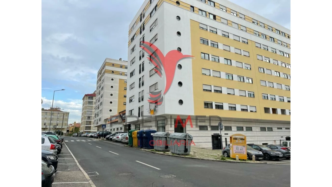 Prédio para Venda em Cacém e São Marcos Foto 1