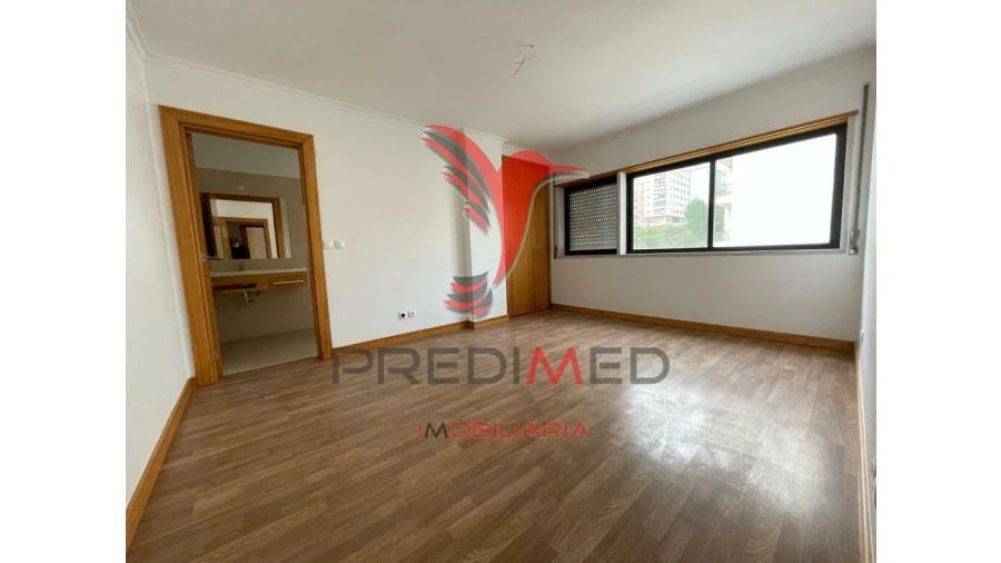 Prédio para Venda em Cacém e São Marcos Foto 4