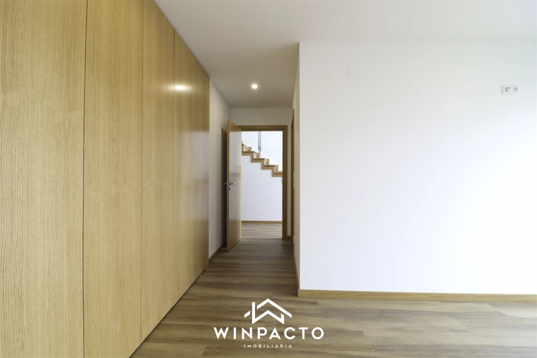 Moradia T4 para Venda em Seia, São Romão e Lapa dos Dinheiros Foto 16