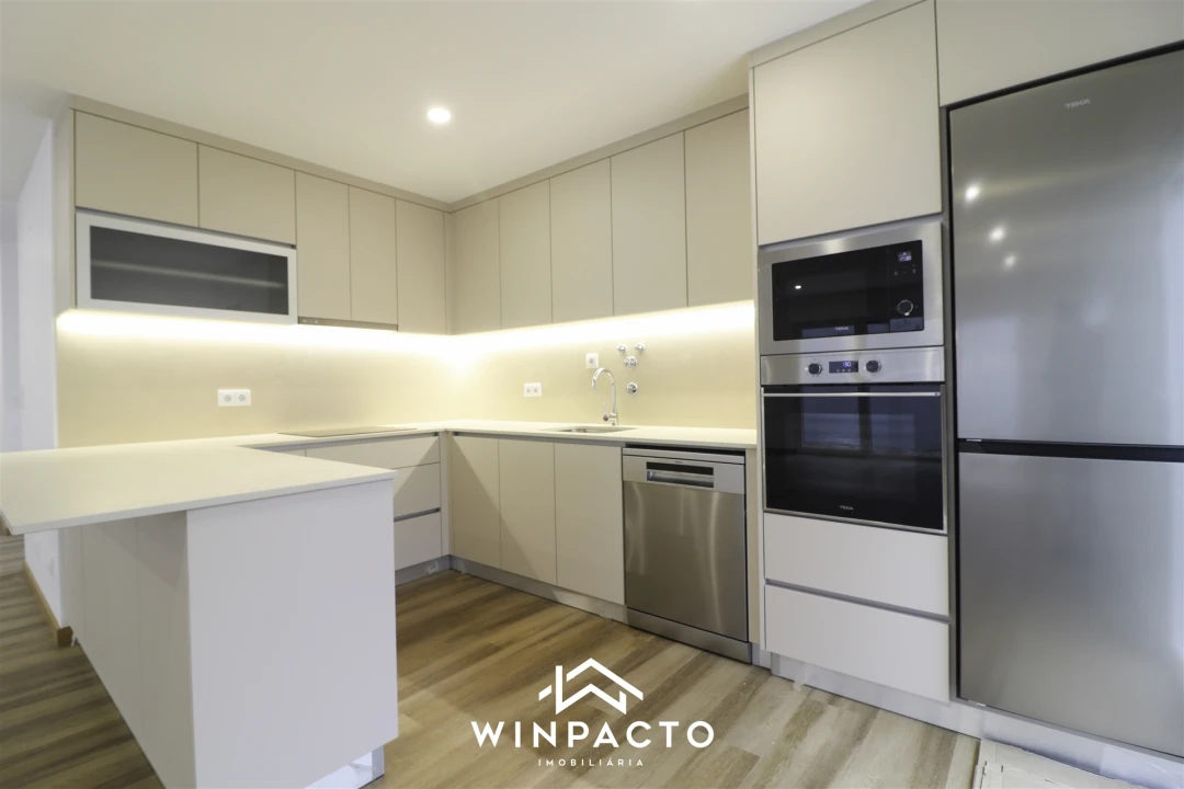 Moradia T4 para Venda em Seia, São Romão e Lapa dos Dinheiros Foto 9