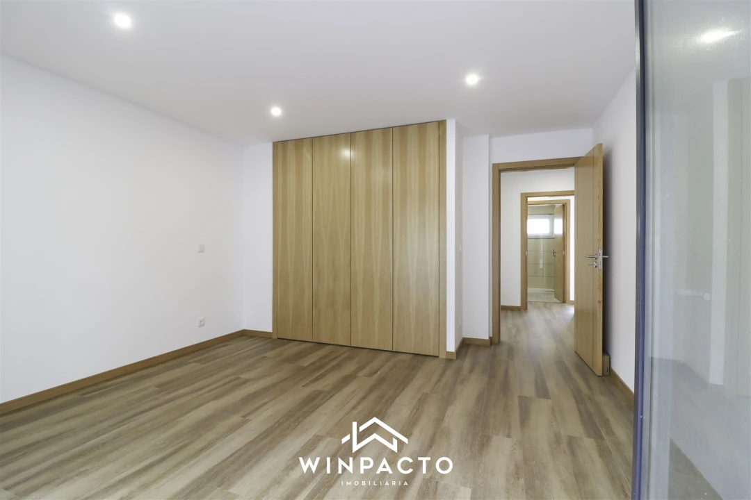 Moradia T4 para Venda em Seia, São Romão e Lapa dos Dinheiros Foto 23