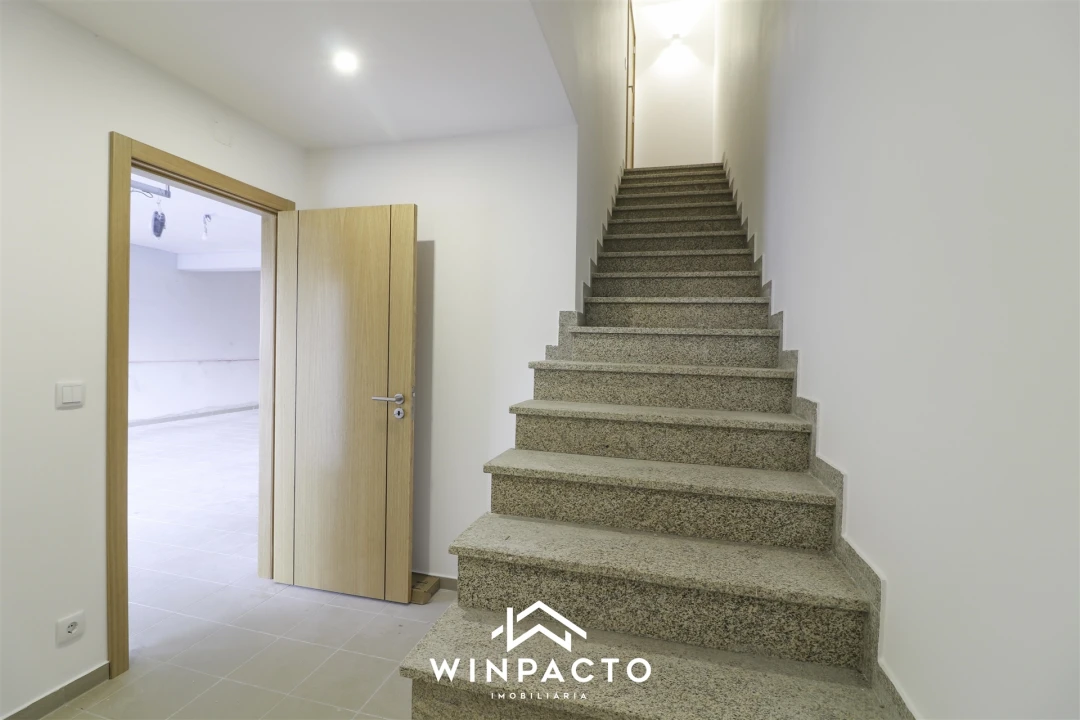 Moradia T4 para Venda em Seia, São Romão e Lapa dos Dinheiros Foto 52