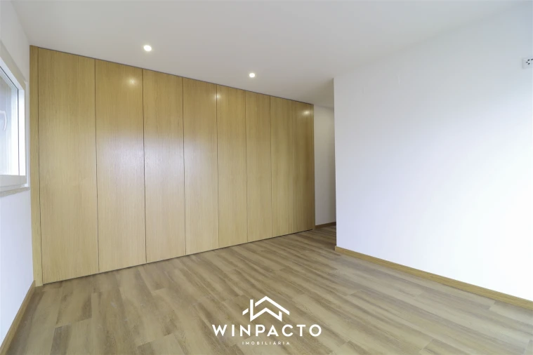 Moradia T4 para Venda em Seia, São Romão e Lapa dos Dinheiros Foto 15