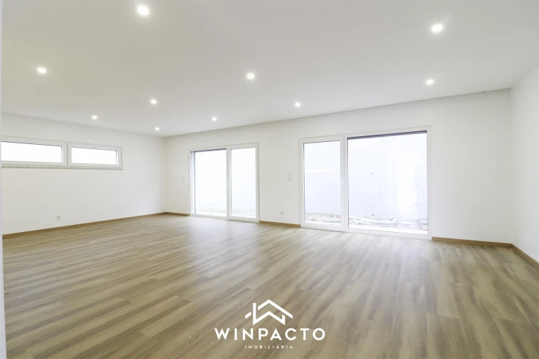 Moradia T4 para Venda em Seia, São Romão e Lapa dos Dinheiros Foto 4