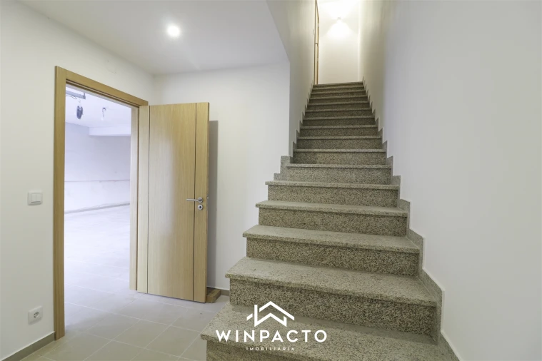 Moradia T4 para Venda em Seia, São Romão e Lapa dos Dinheiros Foto 52