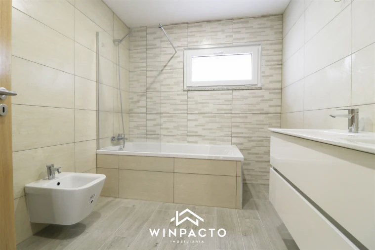 Moradia T4 para Venda em Seia, São Romão e Lapa dos Dinheiros Foto 32