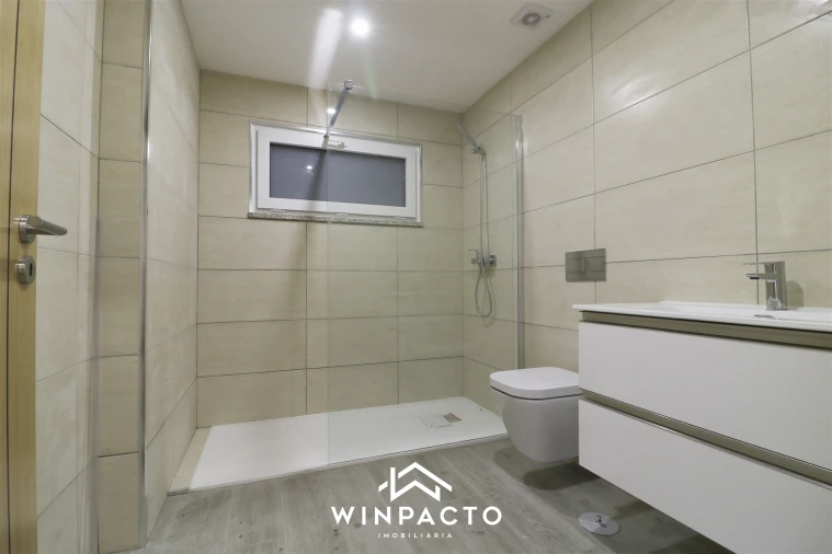 Moradia T4 para Venda em Seia, São Romão e Lapa dos Dinheiros Foto 13