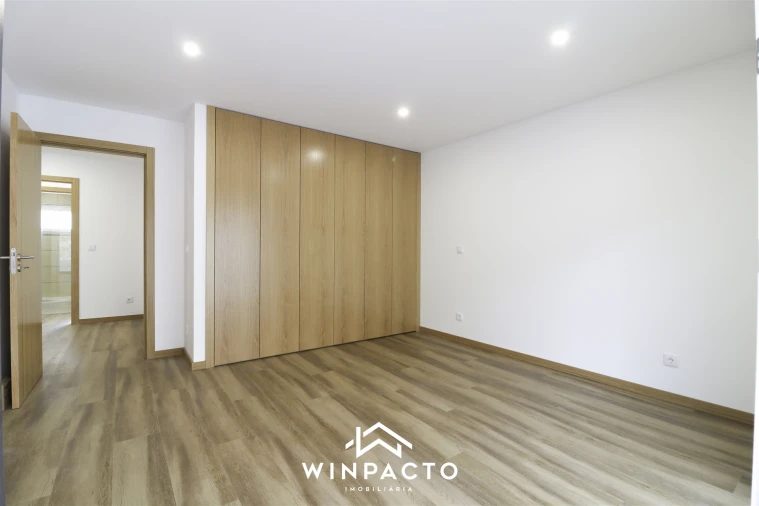 Moradia T4 para Venda em Seia, São Romão e Lapa dos Dinheiros Foto 30