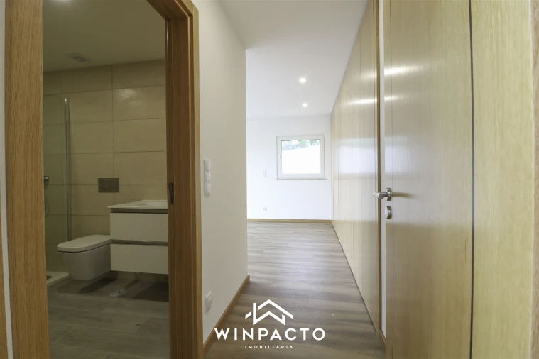 Moradia T4 para Venda em Seia, São Romão e Lapa dos Dinheiros Foto 12