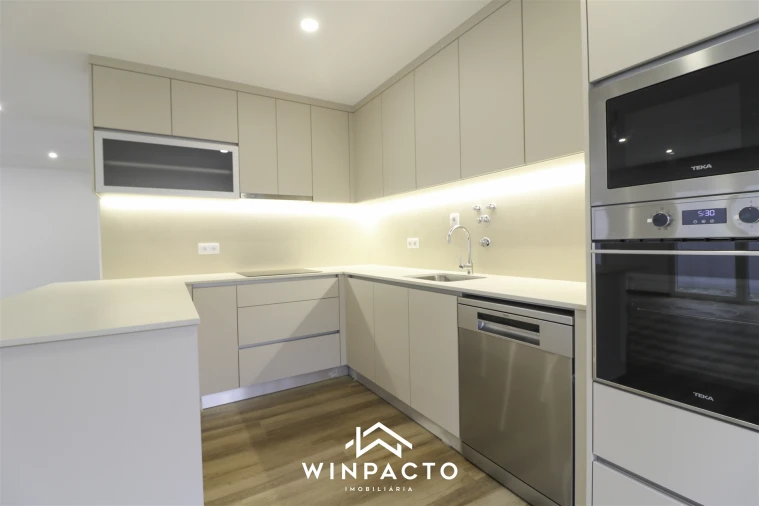 Moradia T4 para Venda em Seia, São Romão e Lapa dos Dinheiros Foto 8