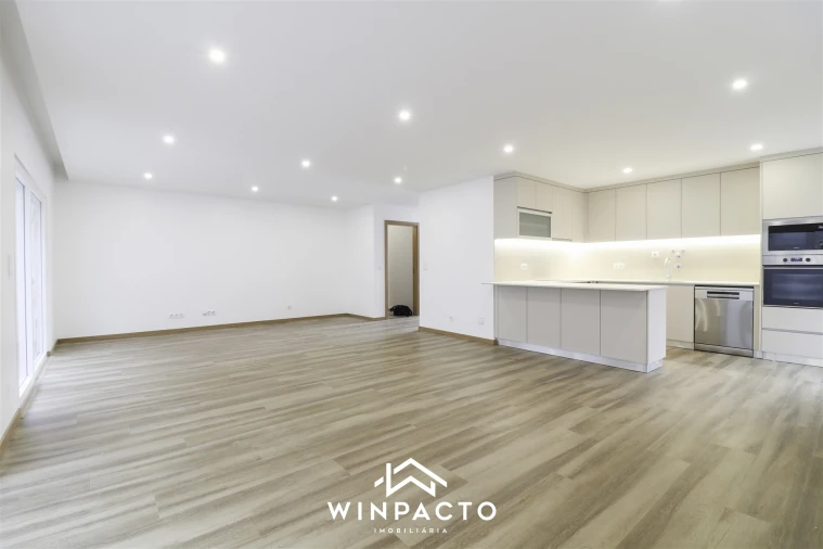 Moradia T4 para Venda em Seia, São Romão e Lapa dos Dinheiros Foto 1