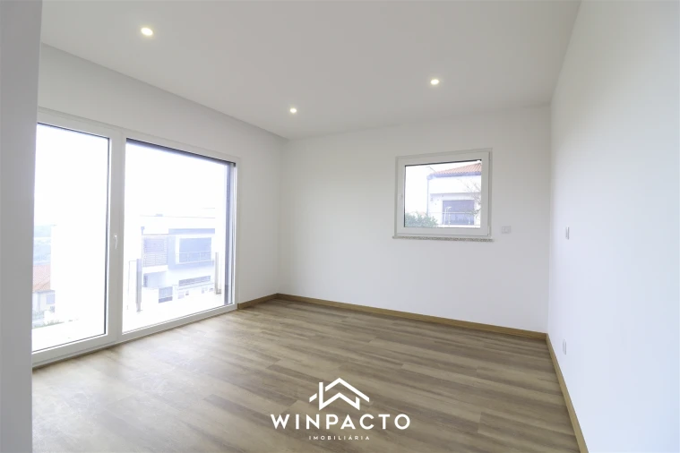 Moradia T4 para Venda em Seia, São Romão e Lapa dos Dinheiros Foto 36