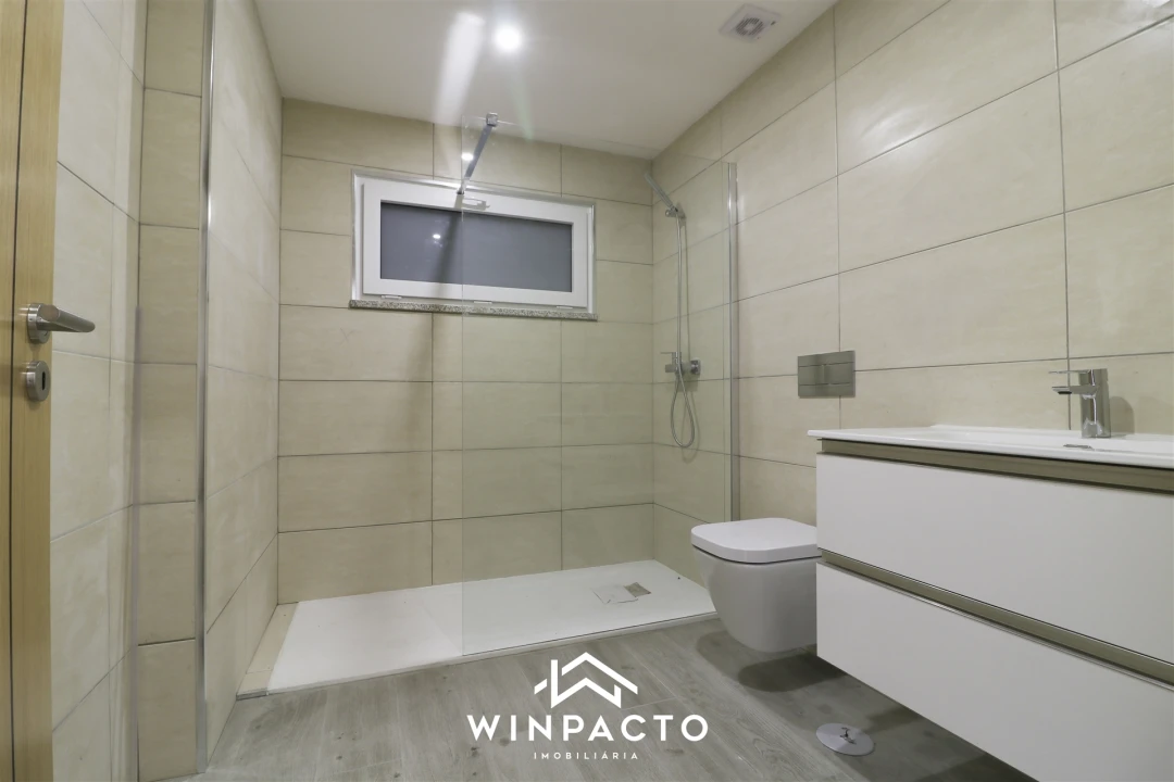 Moradia T4 para Venda em Seia, São Romão e Lapa dos Dinheiros Foto 13