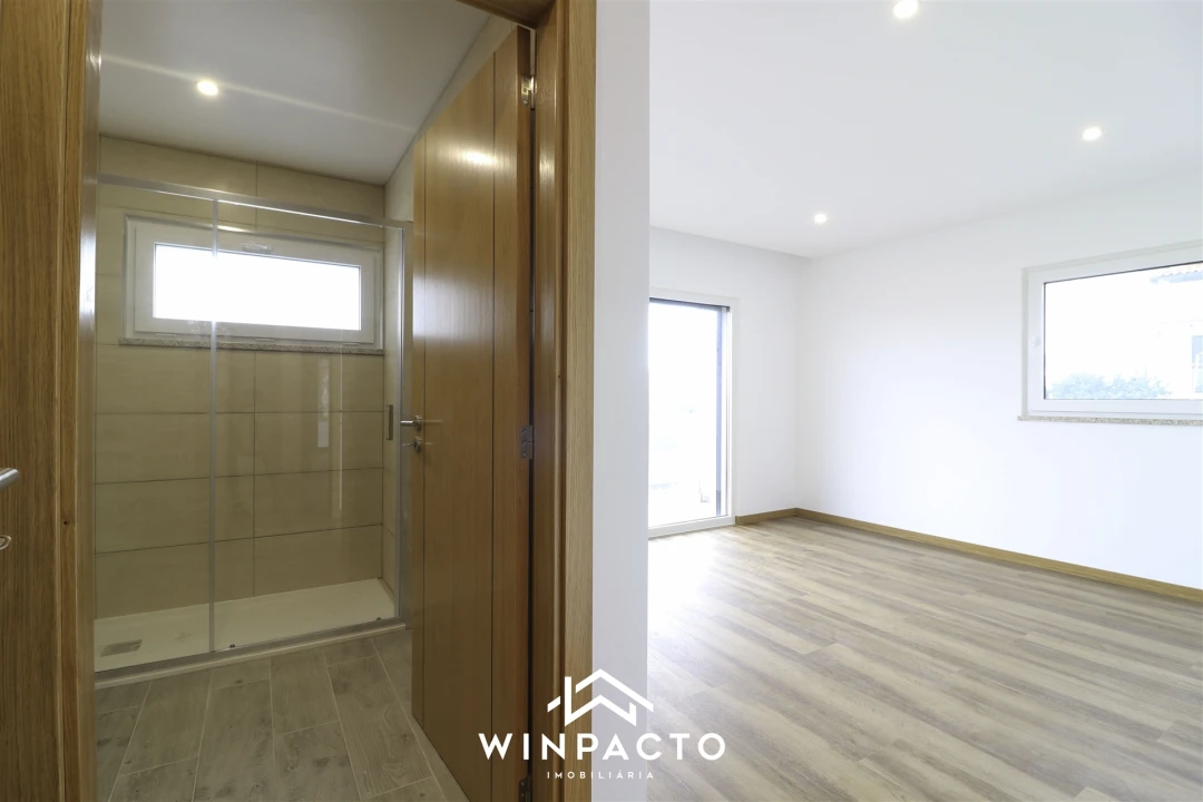 Moradia T4 para Venda em Seia, São Romão e Lapa dos Dinheiros Foto 35