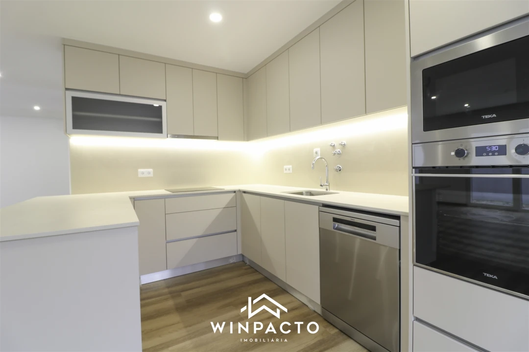 Moradia T4 para Venda em Seia, São Romão e Lapa dos Dinheiros Foto 8