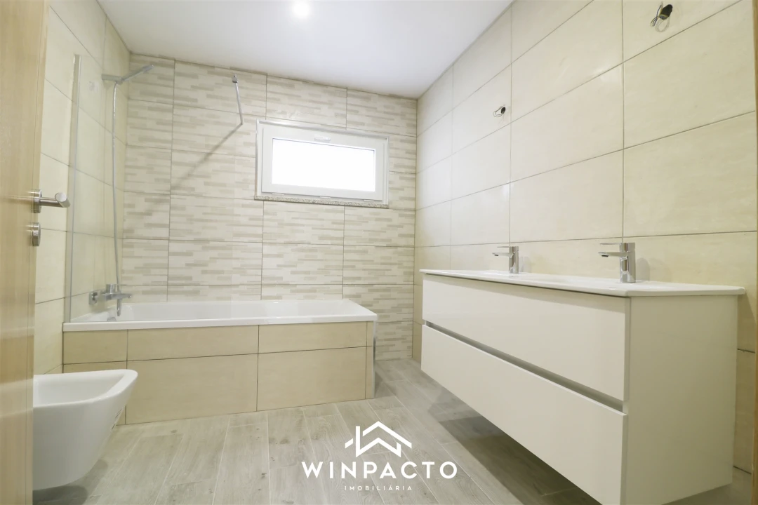 Moradia T4 para Venda em Seia, São Romão e Lapa dos Dinheiros Foto 31