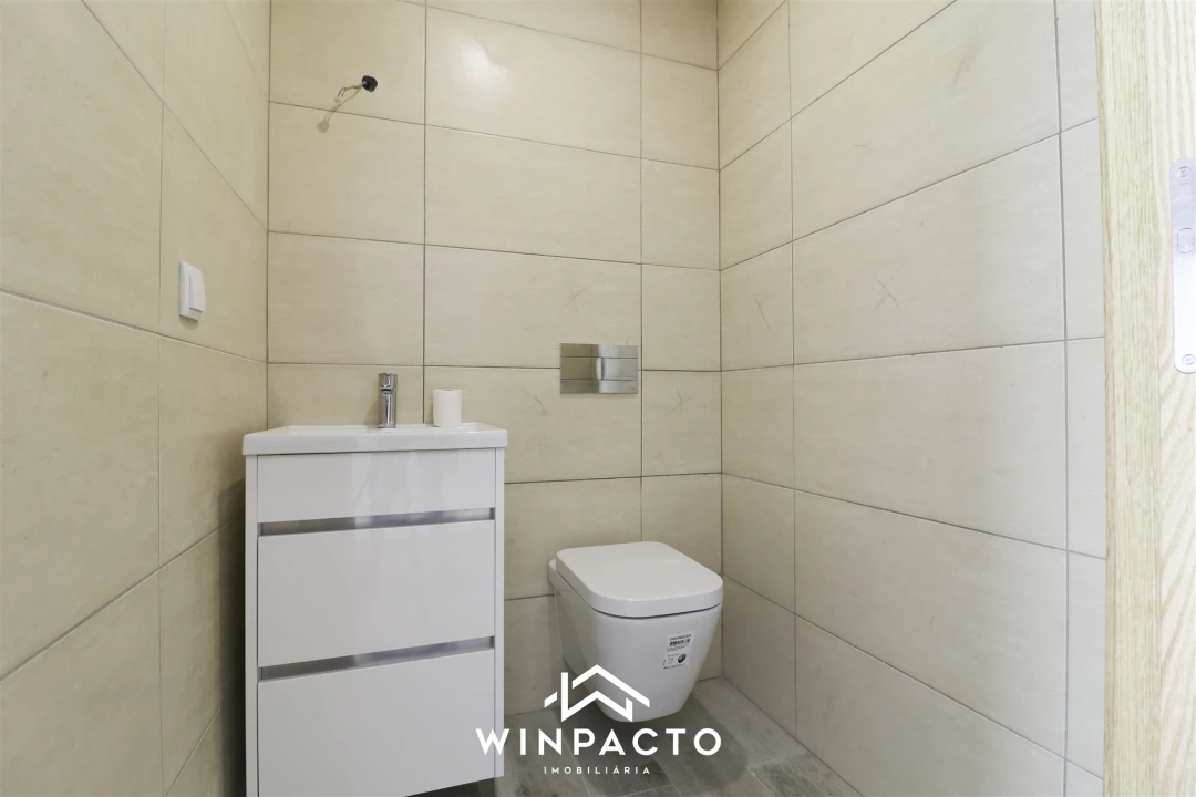 Moradia T4 para Venda em Seia, São Romão e Lapa dos Dinheiros Foto 11